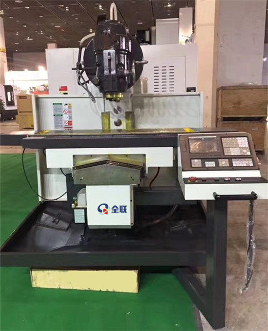 XK6140數(shu)控卧式(shi)銑床