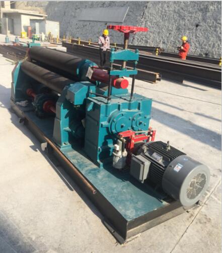 三輥卷闆(pan)機