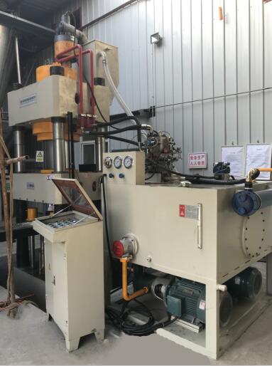 Y32-500T鹽舔磚四(si)柱液壓機(jī)